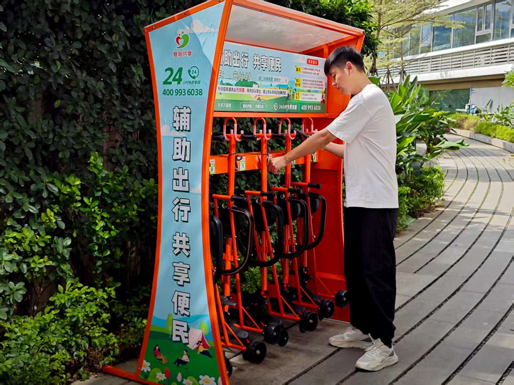 帶娃逛景區(qū)怕折騰？愛陪共享童車入駐，遛娃輕松沒負擔！